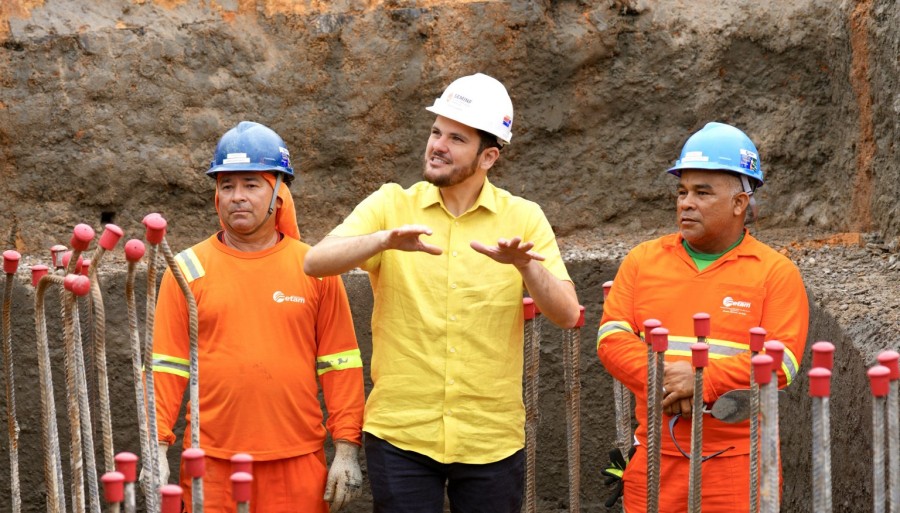 Renato Júnior vistoria obra do Passarão, que chega a 55% de execução em Manaus