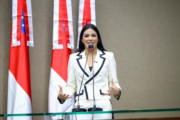 Mayra Dias destaca defesa das mulheres após reeleição para a Aleam