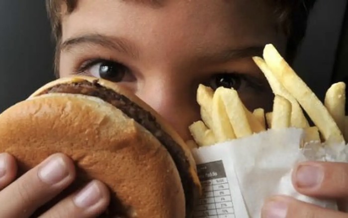 OMS lança primeiro guia para enfrentar obesidade em crianças e adolescentes