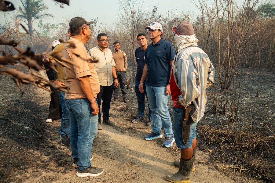 Mateus Assayag mobiliza equipes e intensifica combate às queimadas na Vila Amazônia