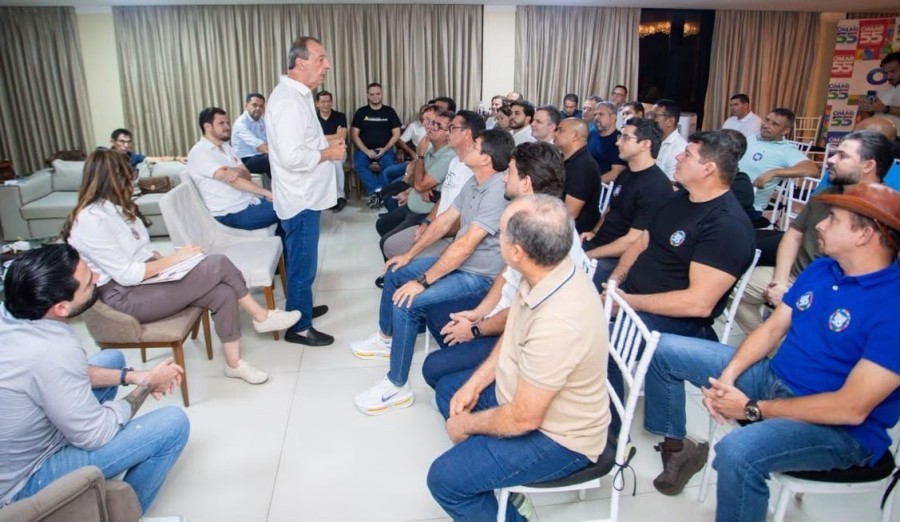Omar Aziz reúne vereadores de Manaus e prefeitos dos 62 municípios para o 2º turno