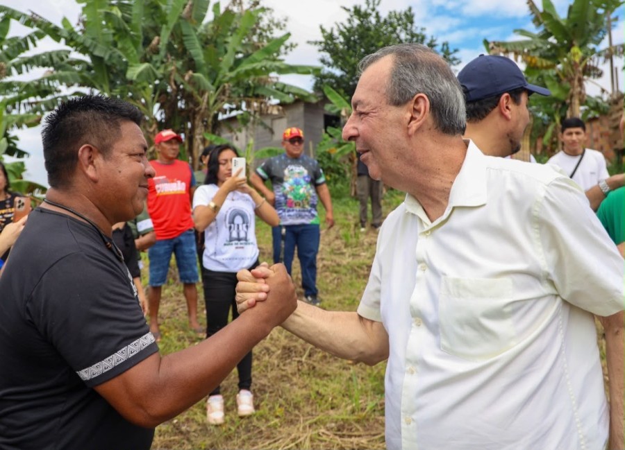 Omar Aziz propõe brigadas nos 62 municípios para combater queimadas no Amazonas