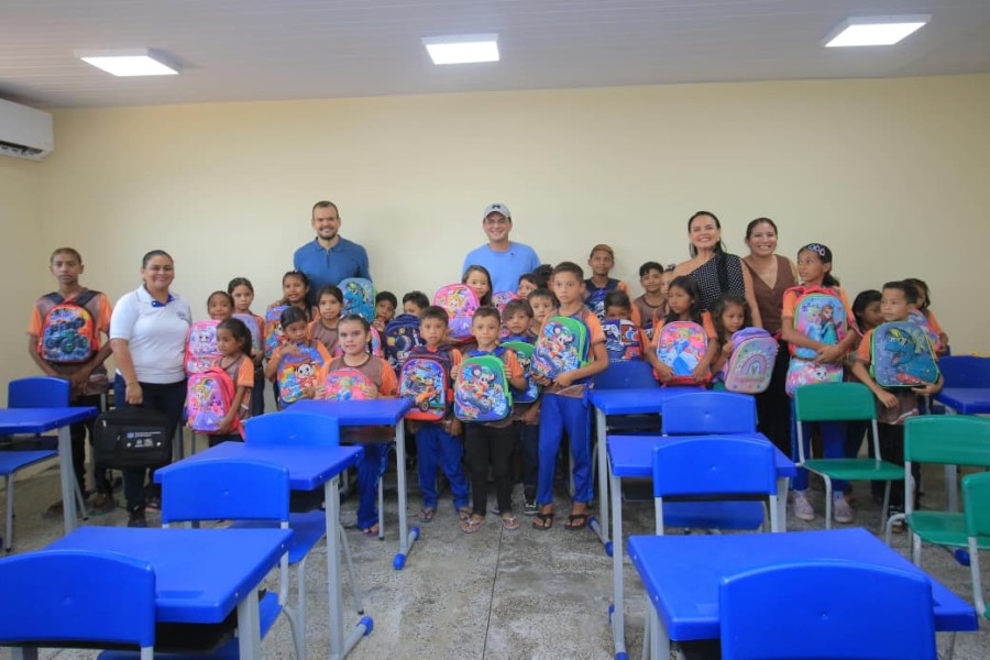 Mateus Assayag chega a 64 obras entregues com inauguração de duas escolas em Parintins