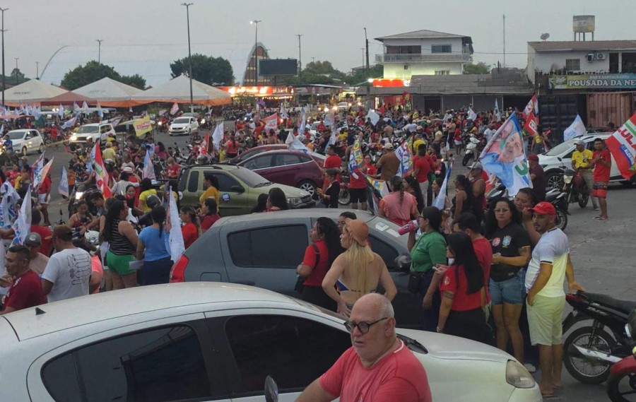 VÍDEO: Grande carreata reúne milhares de apoiadores de Lula e Omar Aziz em Parintins
