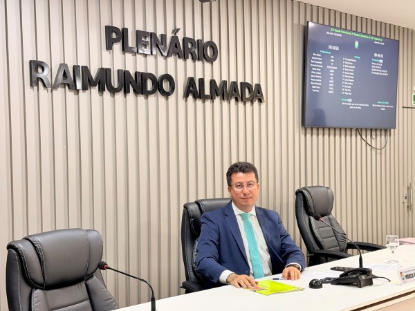 Fábio Cardoso solicita retomada das obras da Mini Vila Olímpica em Parintins