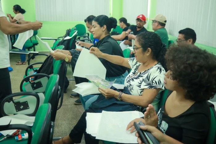 Parintins capacita professores para tornar aulas de Geografia mais práticas
