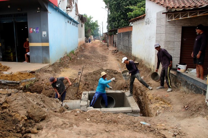 Parintins avança com 80% da drenagem concluída na Rua Nova