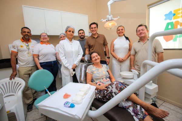 Parintins entrega 100 próteses dentárias e amplia atendimentos odontológicos