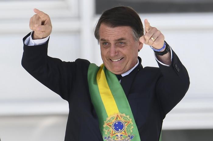 Presidente Bolsonaro assina decreto e salário mínimo segue abaixo dos R$ 1 mil