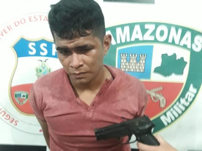 Polícia Militar bota na cadeia homem acusado de roubo no centro de Parintins