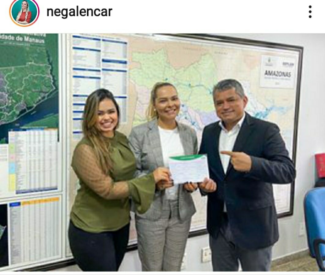 Maria Alencar em ato de assinatura com PSC